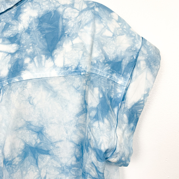 NWT Thread & Supply Short Sleeve Button-Up Blue & White Tie Dye - Picture 9 of 10